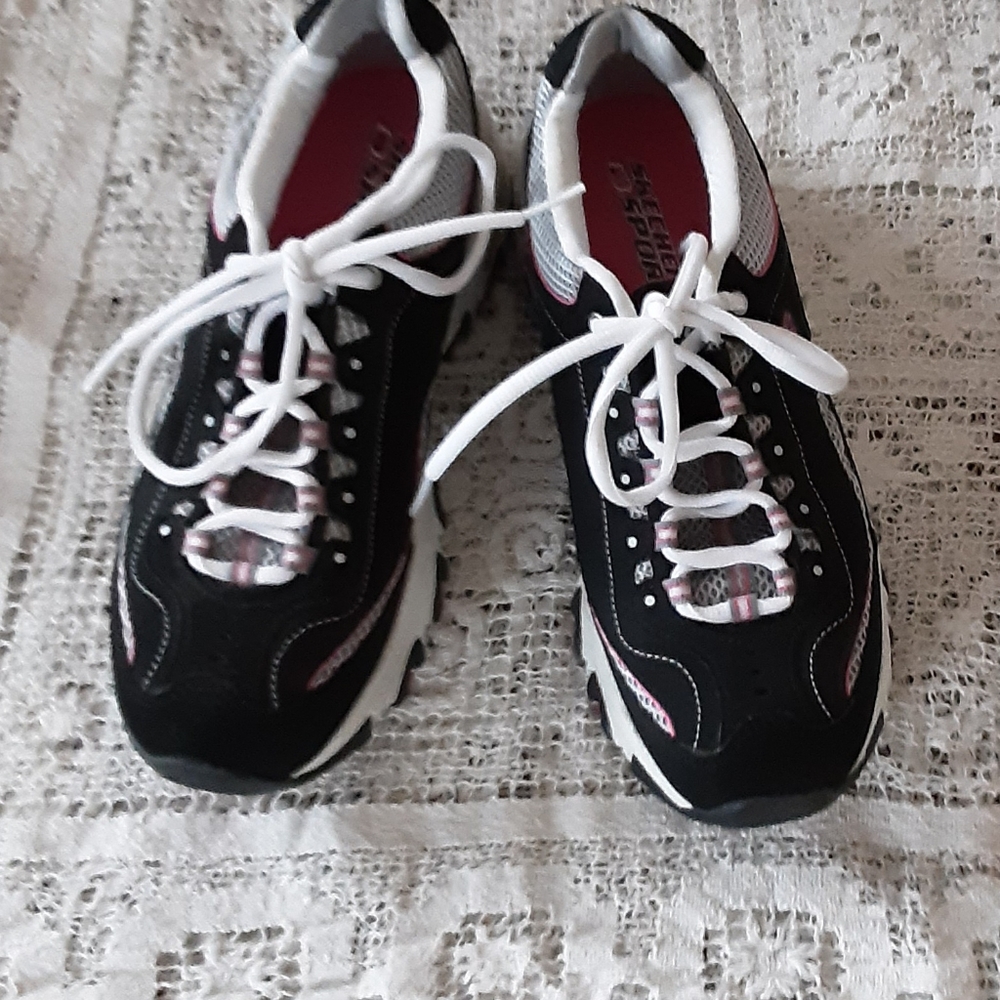 Brand new skechers size 8 d'lites sneakers